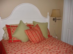 Master Bedroom. Queen bed