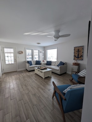 Living Room with Loveseat and Pull out Sofa bed, Smart TV, and Fan