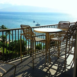 Stunning panoramic ocean and sunset views! Island of lanai in background - wow!