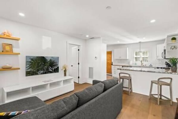 Full Kitchen (1)