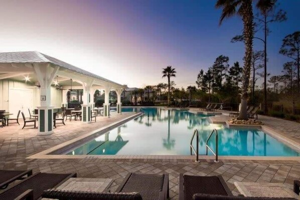 Beautiful Nighttime scene at the Pool! 