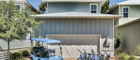 6 Seater Golf Cart &amp; 6 Bikes! 