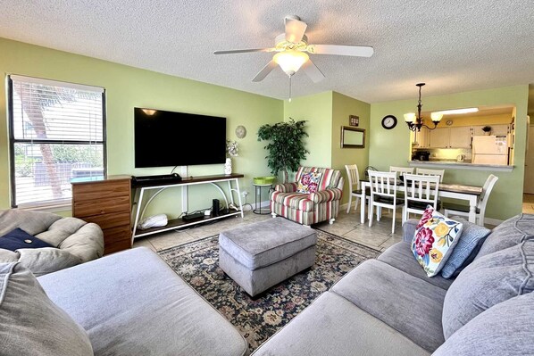 Sea Oats H102 - Living room with large flat screen TV