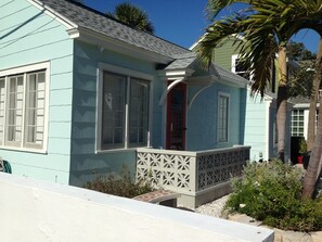 Private Entry to the Cozy Cottage
