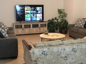 Newly furnished living room!!
65" 4K Smart TV
Movie Night with
 NetFlix!!!
