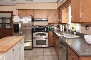 Well appointed kitchen- spacious and clean