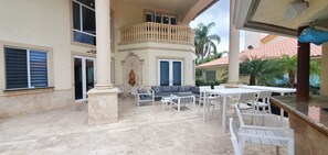 Outdoor Seating and Lounging Area
