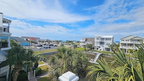 Best location!! Next to park, shops, basketball ct, waterpark, mini-golf, more