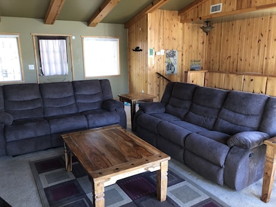 Cozy Cabin Full of Fun - Big Bear Lake, Marina, Village, Slope