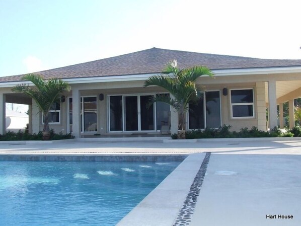 Infinity edge pool from 4' to 6' deep overlooking the ocean