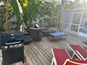 OUTSIDE DECK AREA 