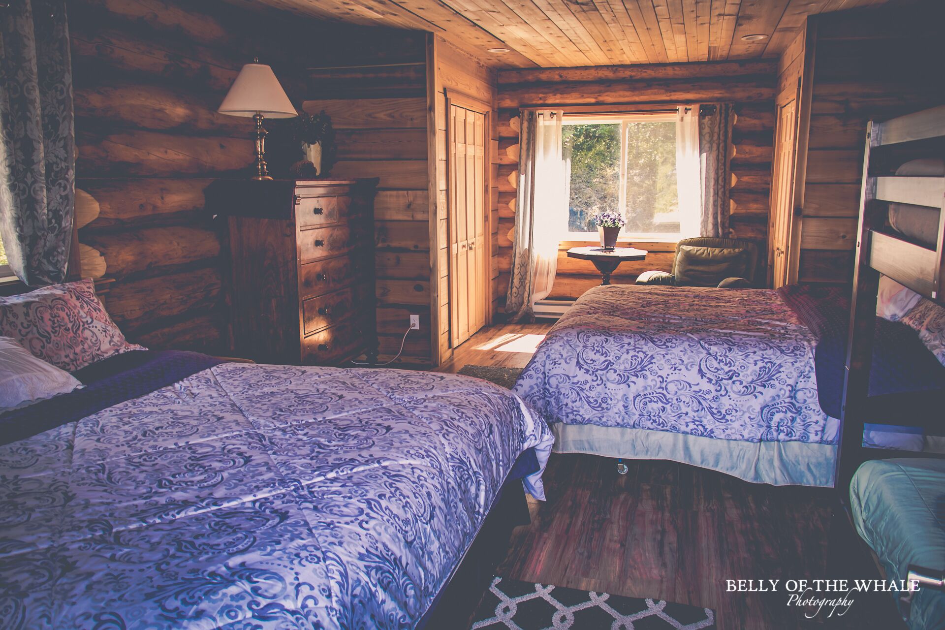 Huge Log Lodge- Where Mountains meet the Sea w/ Pizza Oven