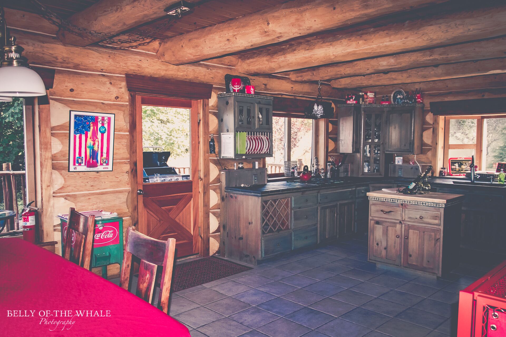 Huge Log Lodge- Where Mountains meet the Sea w/ Pizza Oven