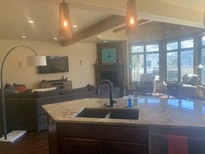 Luxury 2 Bed Condo, Main Street – BEST LOCATION IN FRISCO!