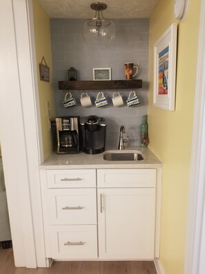 Coffee/tea bar