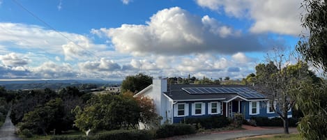 Lovely home overlooking organic farm. Spectacular views.