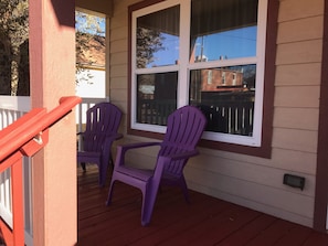 Lovely porch to sit on in the mornings or evenings while enjoying your drinks!