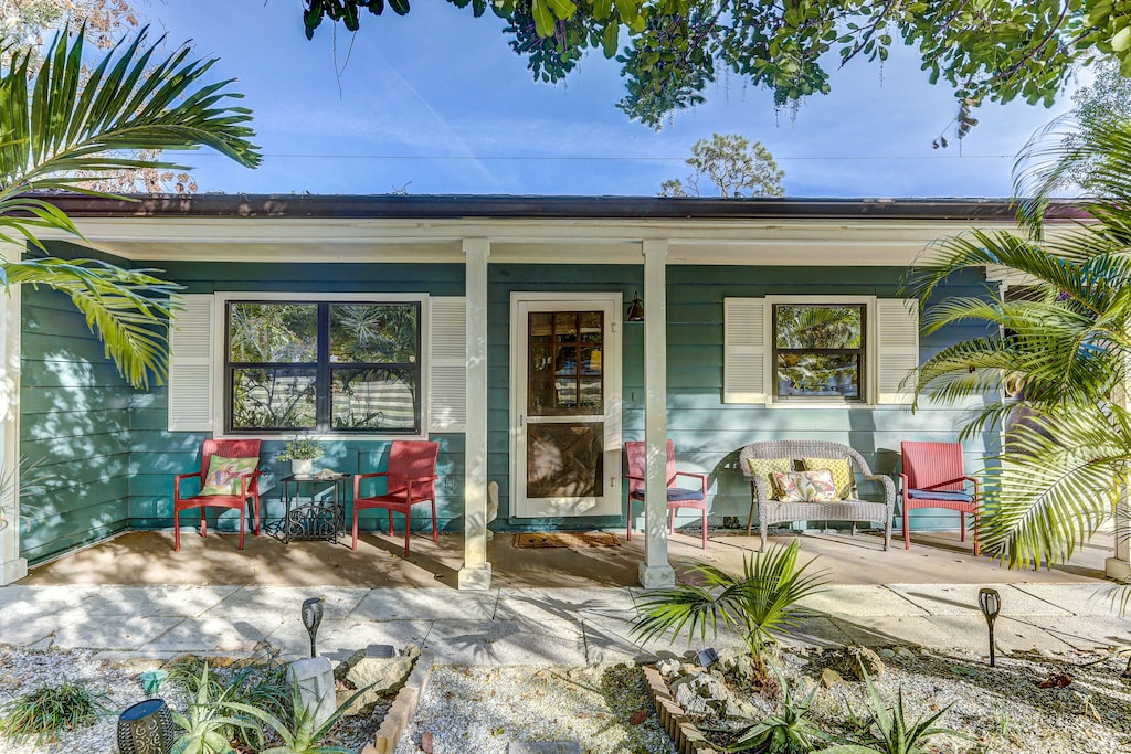 Beautiful Beach Cottage 2 Bed/2 Bath 10 Minutes To Siesta Key Beach and