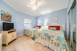 Guest bedroom with 2 full beds