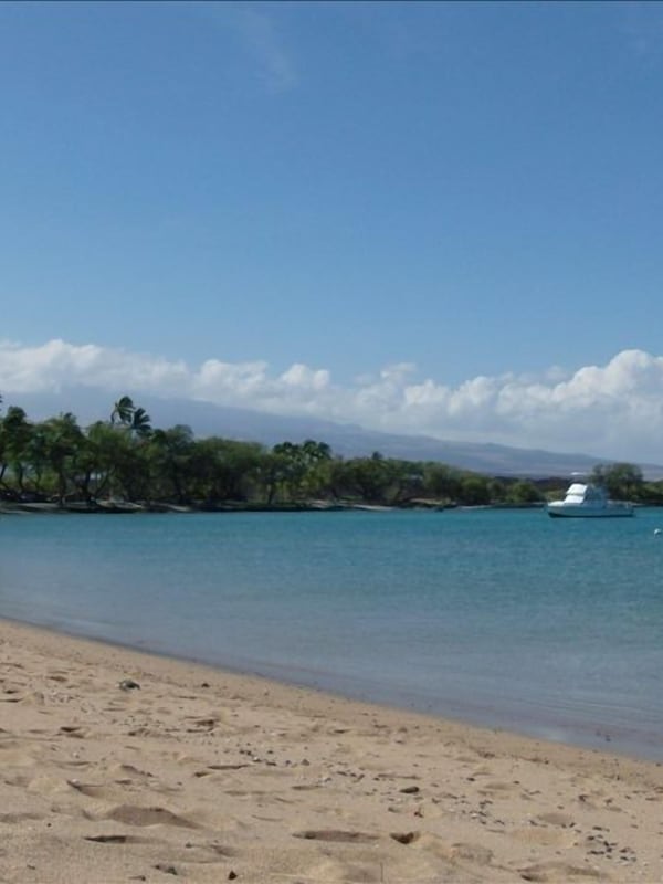 Anaeho'omalu beach