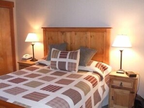 Bedroom #1 - Queen Bed