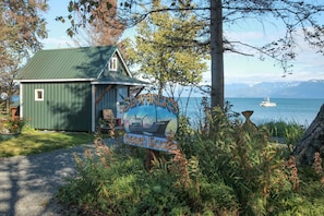 SEAFARERS TINY HOUSE
SLEEPS A COUPLE IN THE LOFT
ONLY AVAILABLE TO HOME RENTER