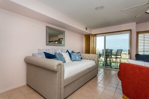 Queen Day Bed/ Large sitting area in Den with beautiful view of the Beach.