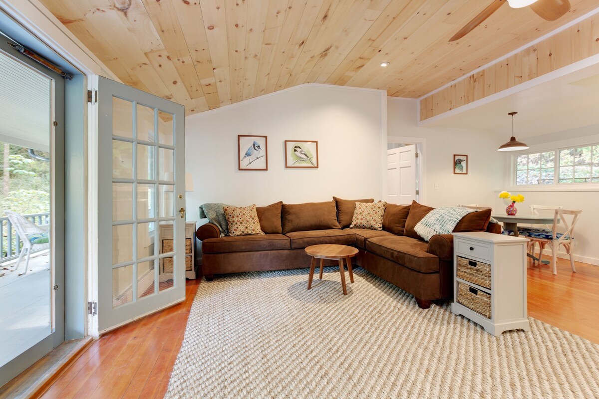 Peaceful, Newly Renovated Lakeside Cottage On Lake Garfield In Berkshires