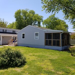 Screened porch with seating