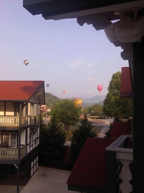 Hot air balloons over Helen.