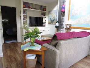  Air conditioned Living room with smart tv, leads into air conditioned bedroom 