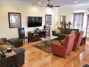 RKiss - Living Room