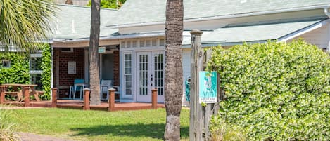 Welcome to Beach Haven Cottage! Just steps to the 17th St. beach, you're going to love the convenience, location and serenity! 

****Click on the Media Tab for this property to view a great interactive floor plan and photo file!****