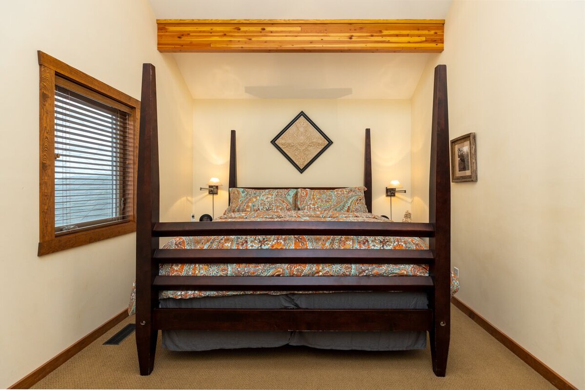 Wintergreen Retreat – bespoke luxury post & beam home on Devils Knob loop