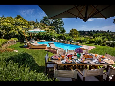 MAGNIFICENT 8BD-8.5BA VILLA WITH HEATED POOL 1 MILE AWAY FROM HEART OF FLORENCE!