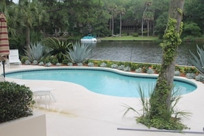 Private pool & yard overlooks lagoon. Fish, canoe, read a book or just relax.