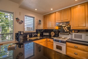 New granite Kitchen very well equiped