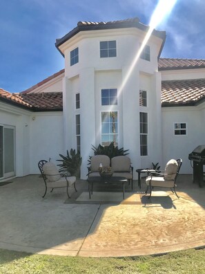 Mini suite patio