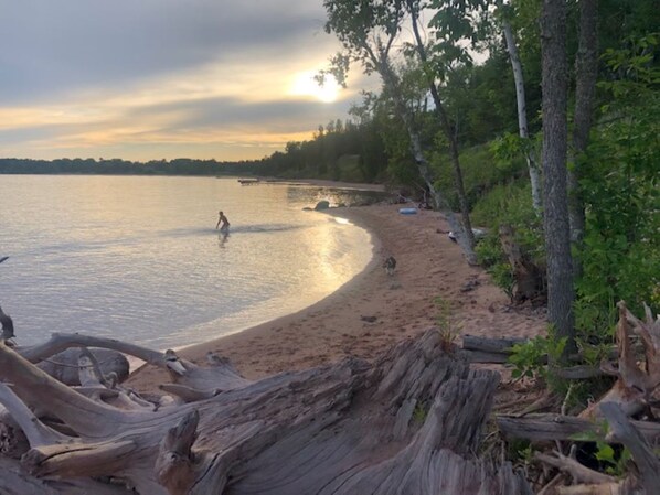 Cottage with beautiful beach just steps away 