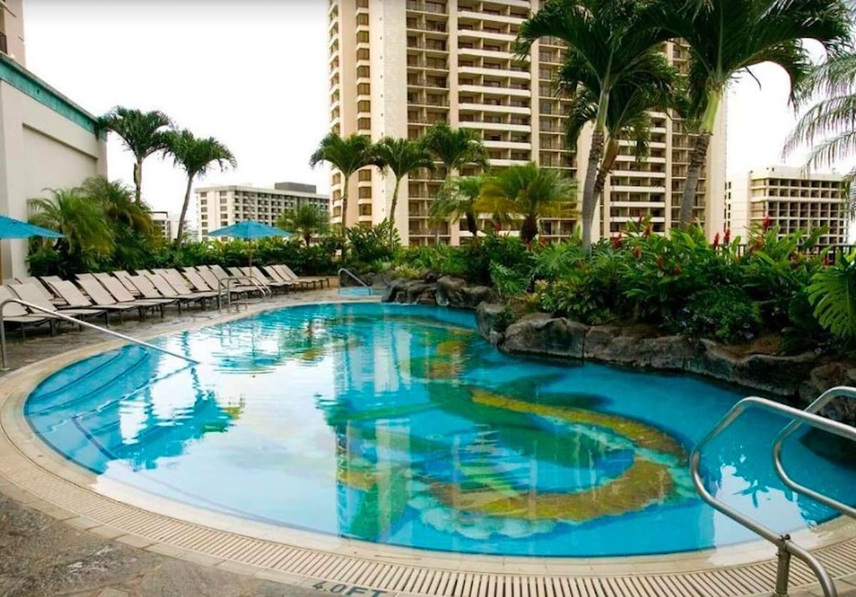 Hilton Hawaiian Village Lagoon Tower, pristine beachfront resort, private lagoon