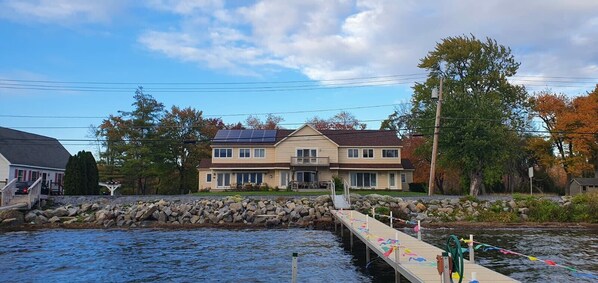 BEAUTIFUL, LARGE
FURNISHED, SARATOGA 
SPRINGS LAKE HOUSE WITH DOCK