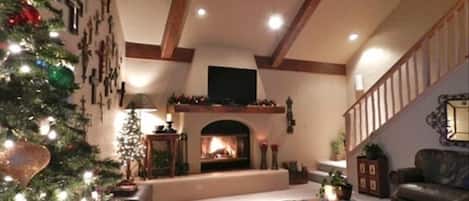 Spend Christmas Vacation in Red River at this luxury 4 bedroom vacation rental.