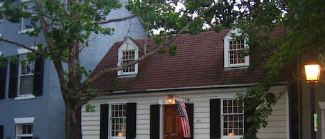 Front of George Washington Town House