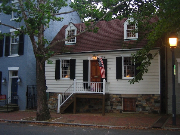Front of George Washington Town House