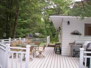 Spacious Deck with grill