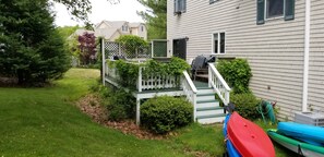 Back Yard and Picnic/Lounge Deck - Kayaks -1 dbl + 2 sgl - walk to river for use