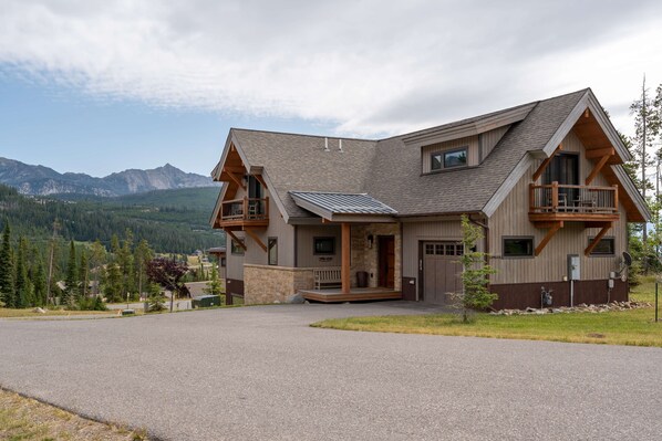 Homestead Chalet 5 - Exterior 1