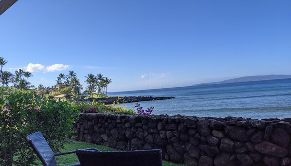 Amazing private view of the ocean from the lanai.