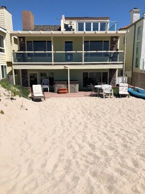 3 Floors Beach House
Hot tub is not part of the rental