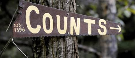 Counts Cabin Sign